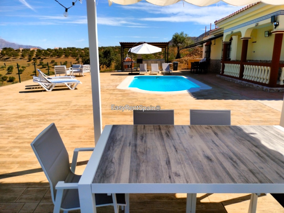 MEDIUM SEASON RENTAL, Wonderful villa with swimming pool, barbecue area and ample parking, very close to Álora.