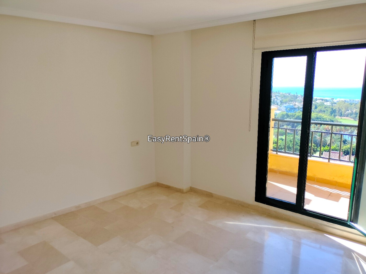 PENTHOUSE FOR LONG-TERM RENTAL (UNFURNISHED). NO AGENCIES.