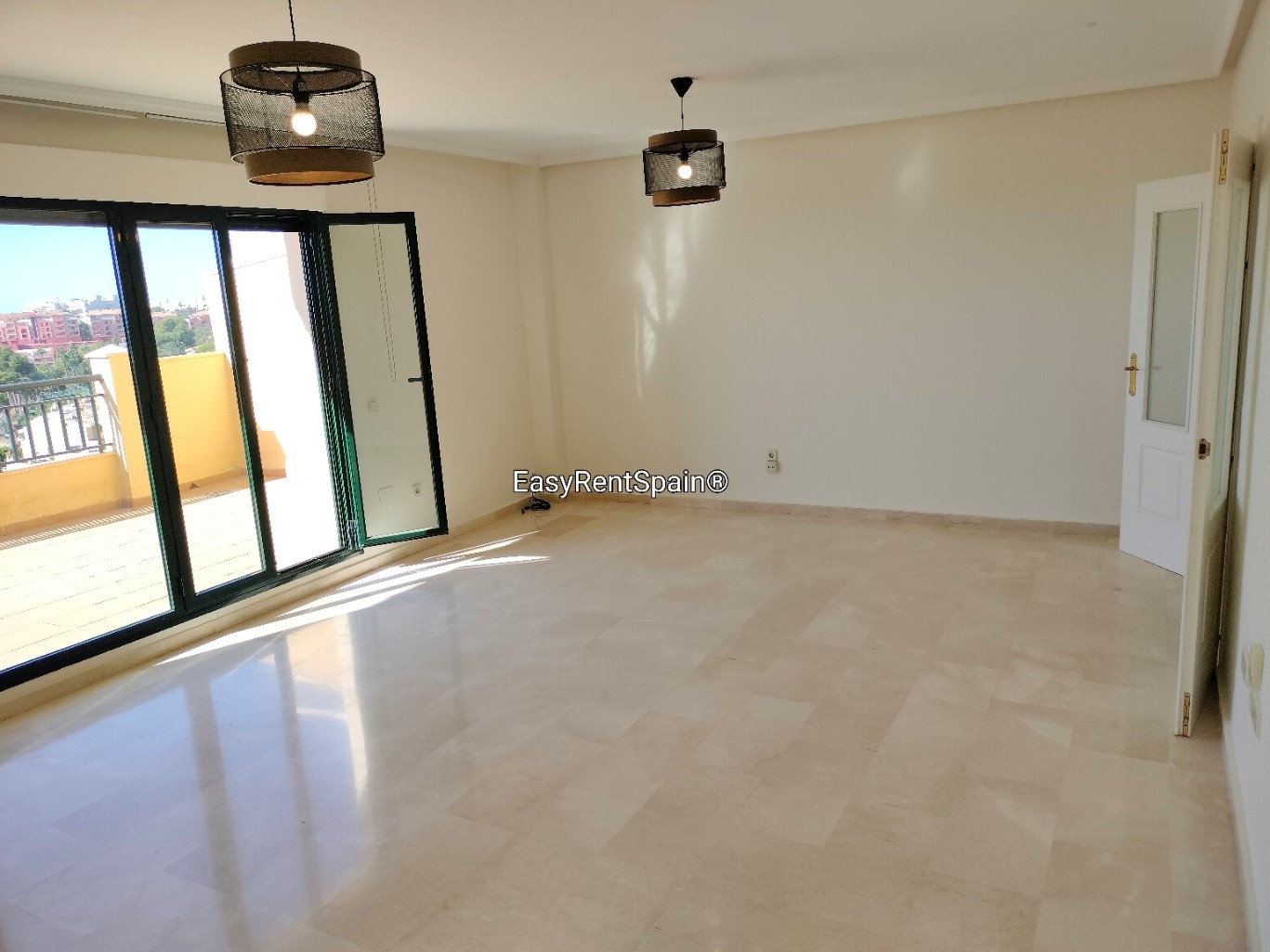 PENTHOUSE FOR LONG-TERM RENTAL (UNFURNISHED). NO AGENCIES.
