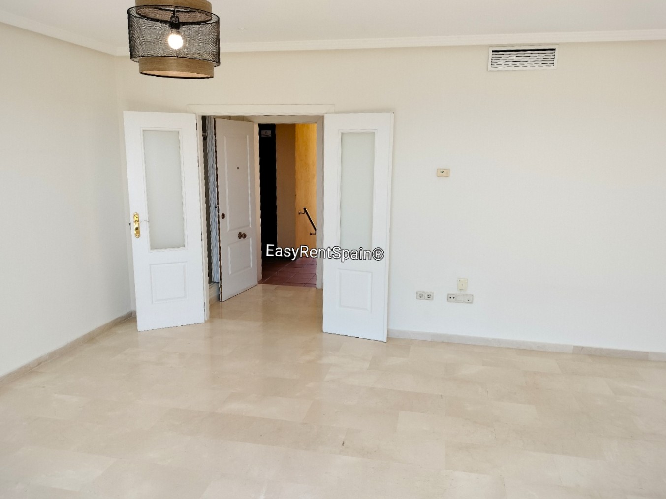 PENTHOUSE FOR LONG-TERM RENTAL (UNFURNISHED). NO AGENCIES.
