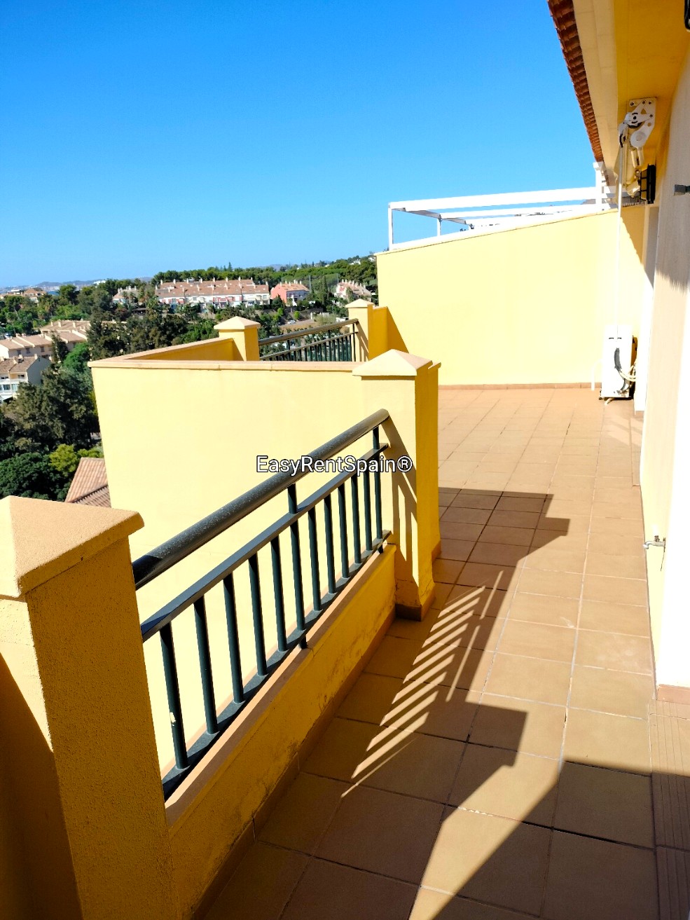 PENTHOUSE FOR LONG-TERM RENTAL (UNFURNISHED). NO AGENCIES.