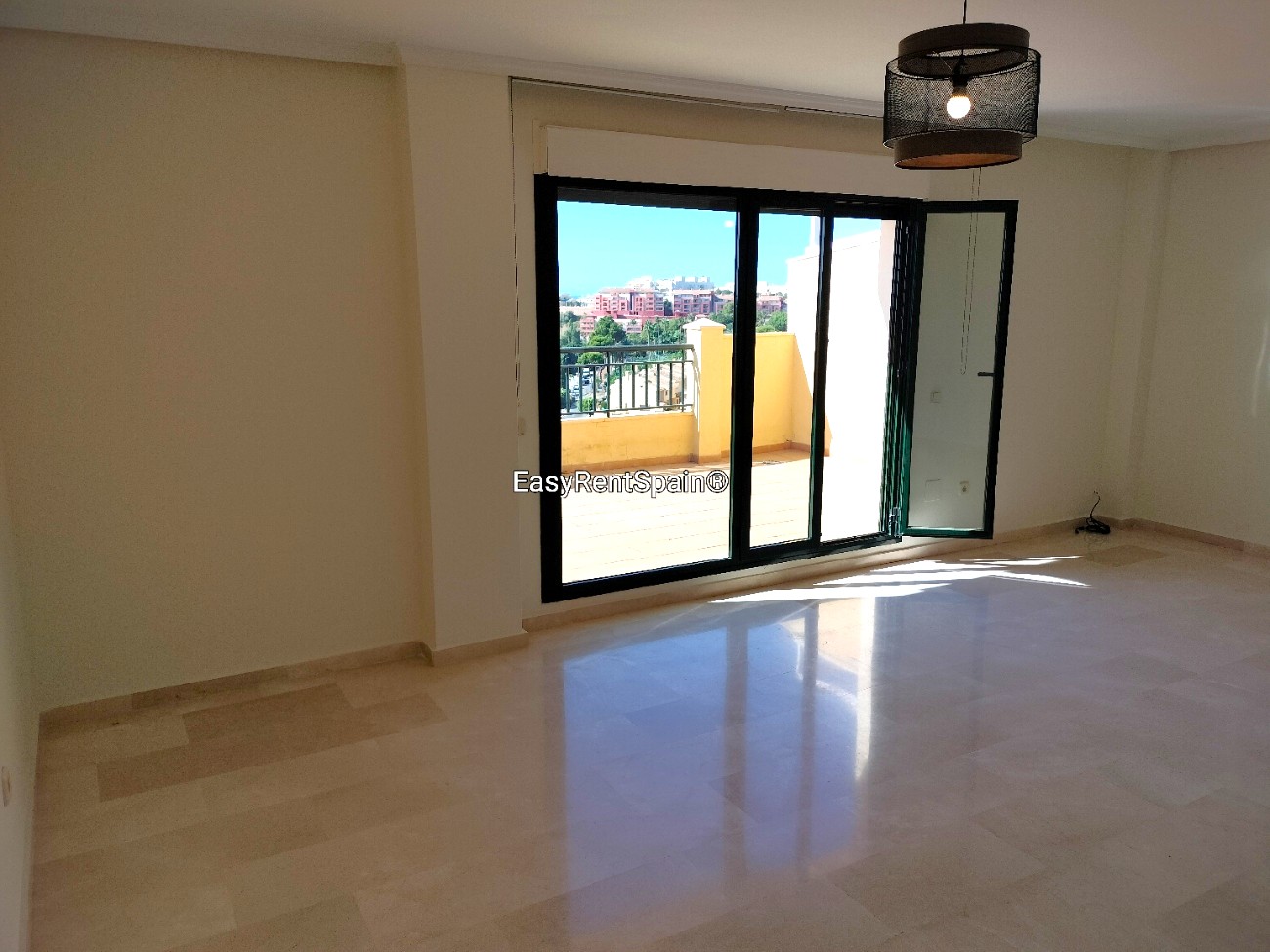 PENTHOUSE FOR LONG-TERM RENTAL (UNFURNISHED). NO AGENCIES.