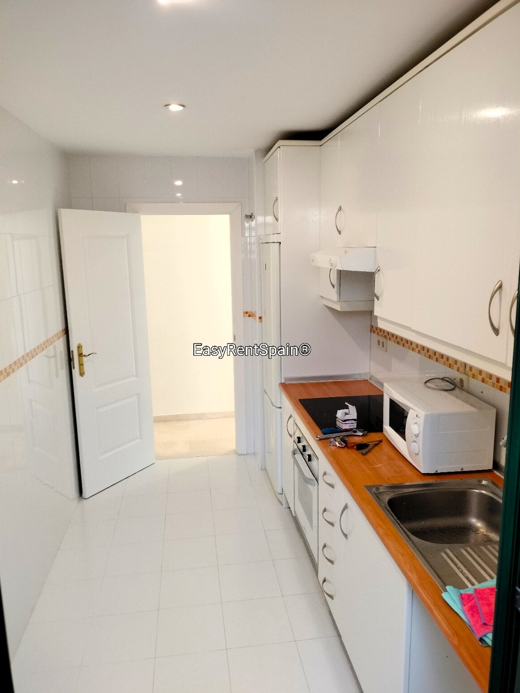PENTHOUSE FOR LONG-TERM RENTAL (UNFURNISHED). NO AGENCIES.