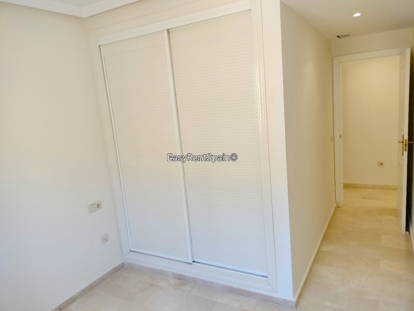 PENTHOUSE FOR LONG-TERM RENTAL (UNFURNISHED). NO AGENCIES.
