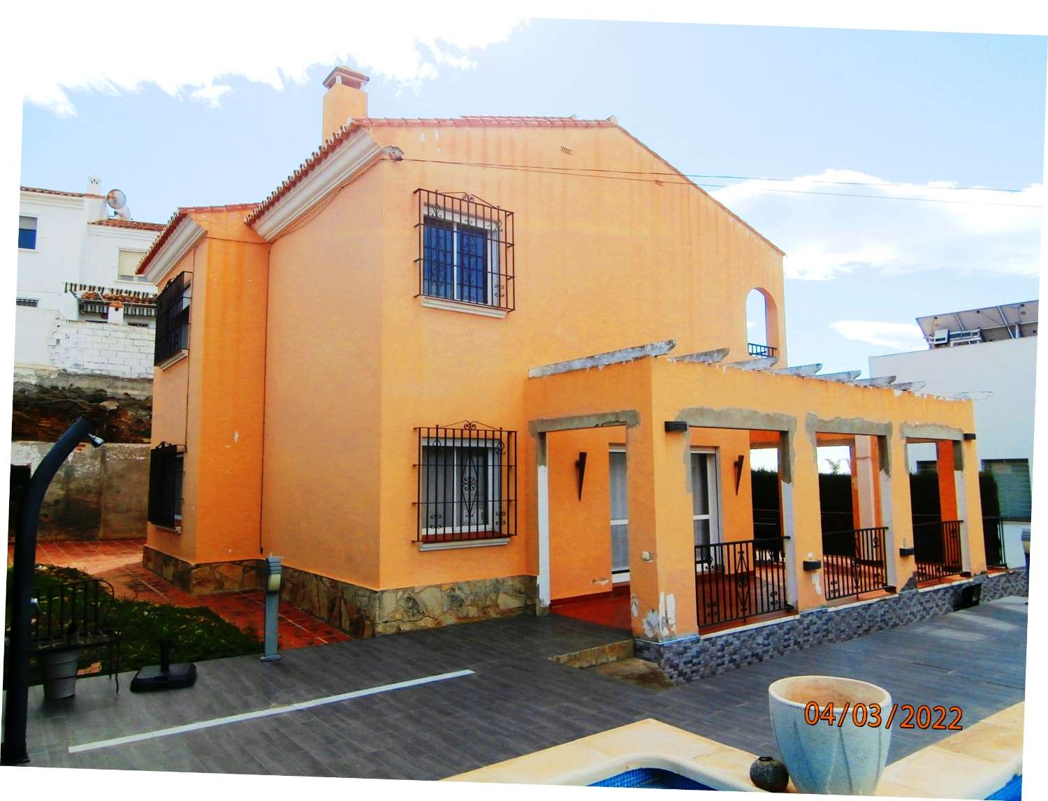 Detached villa with pool, sea views, great potential, needs several finishes, ORIGINAL PRICE €540,000.