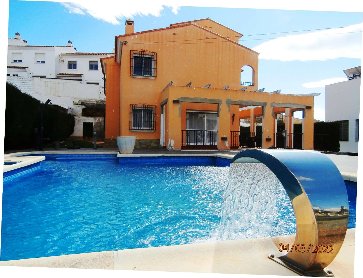 Detached villa with pool, sea views, great potential, needs several finishes, ORIGINAL PRICE €540,000.
