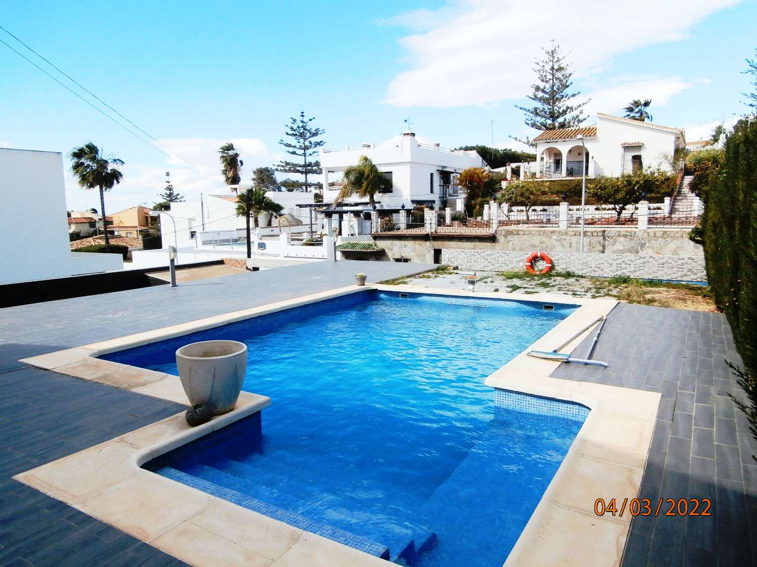 Detached villa with pool, sea views, great potential, needs several finishes, ORIGINAL PRICE €540,000.