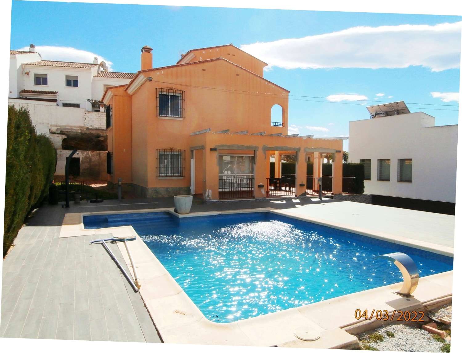 Detached villa with pool, sea views, great potential, needs several finishes, ORIGINAL PRICE €540,000.