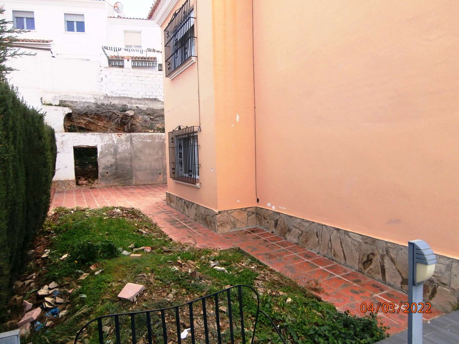 Detached villa with pool, sea views, great potential, needs several finishes, ORIGINAL PRICE €540,000.