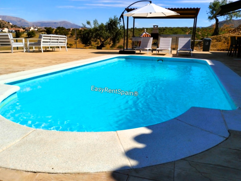 LONG TERM RENTAL, Wonderful Villa, swimming pool, barbecue area and ample parking, very close to Álora.