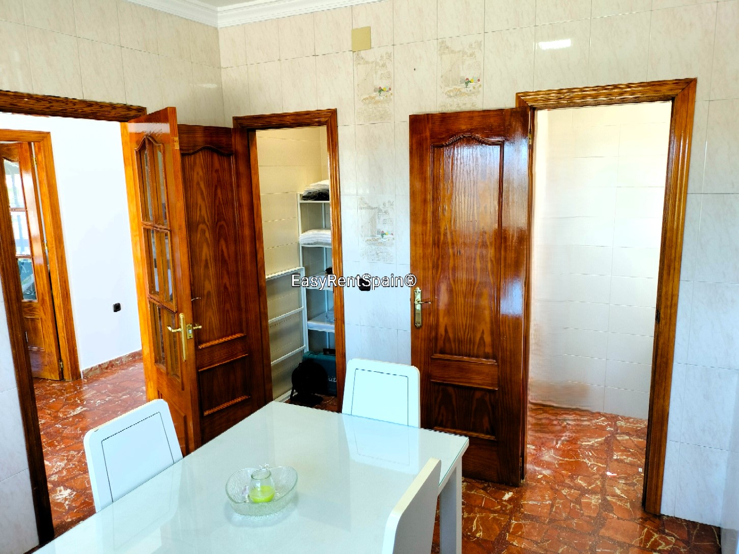 LONG TERM RENTAL, Wonderful Villa, swimming pool, barbecue area and ample parking, very close to Álora.