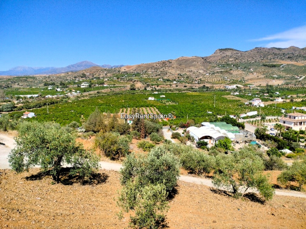 LONG TERM RENTAL, Wonderful Villa, swimming pool, barbecue area and ample parking, very close to Álora.
