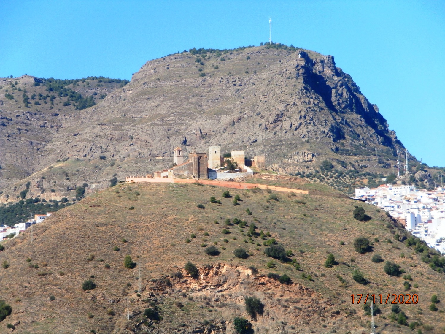 LONG TERM RENTAL, Wonderful Villa, swimming pool, barbecue area and ample parking, very close to Álora.