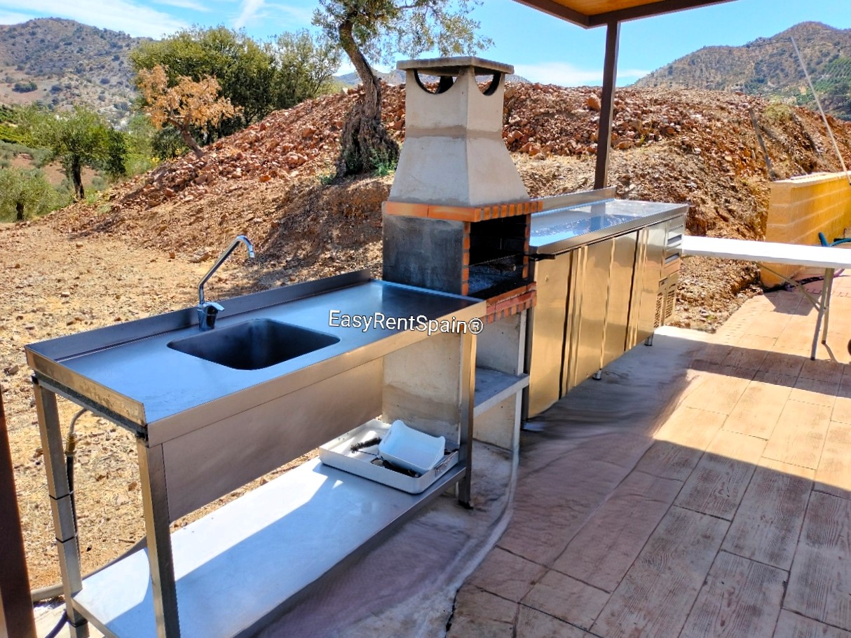 LONG TERM RENTAL, Wonderful Villa, swimming pool, barbecue area and ample parking, very close to Álora.