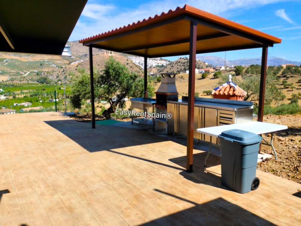 LONG TERM RENTAL, Wonderful Villa, swimming pool, barbecue area and ample parking, very close to Álora.