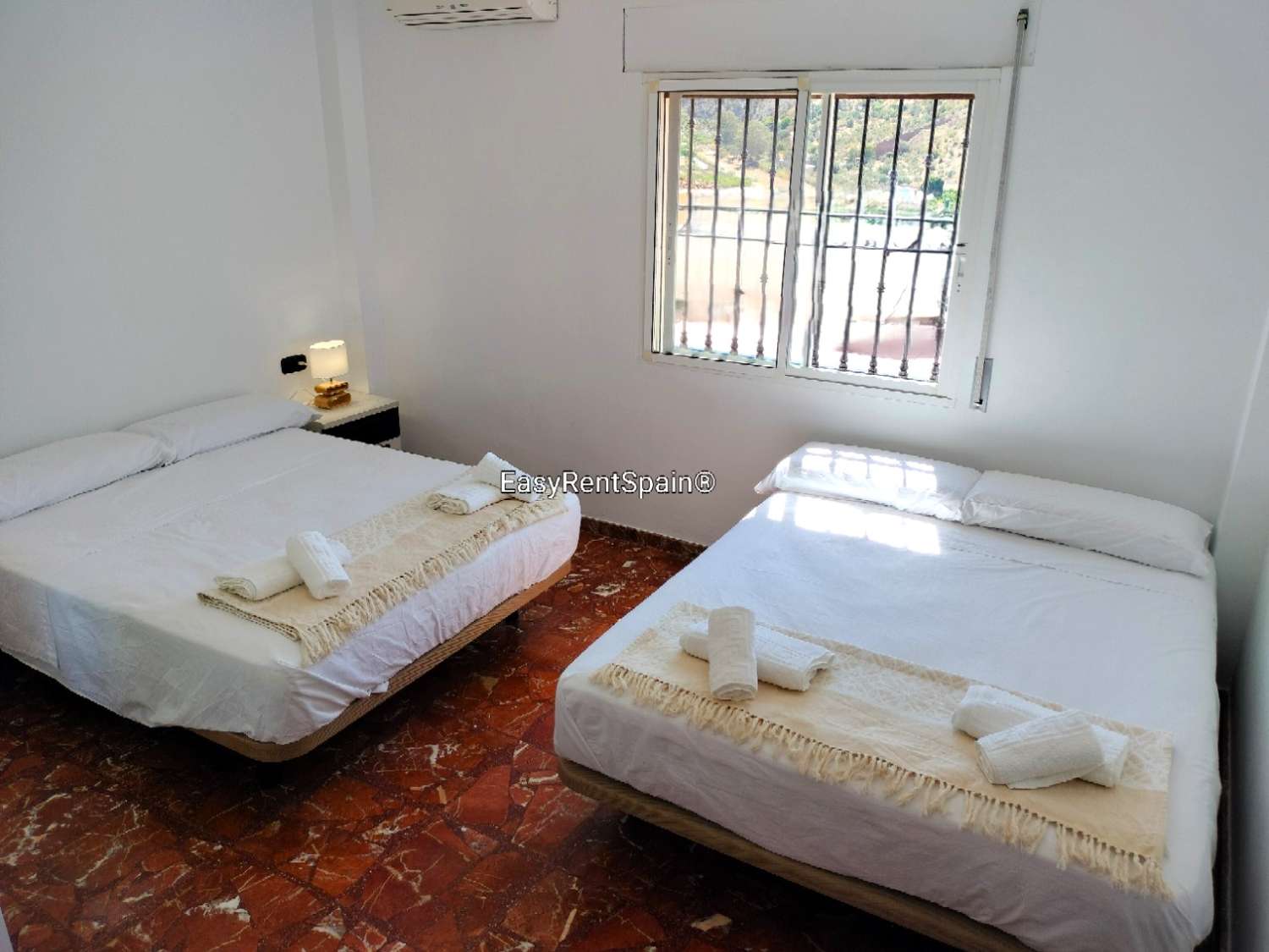 LONG TERM RENTAL, Wonderful Villa, swimming pool, barbecue area and ample parking, very close to Álora.