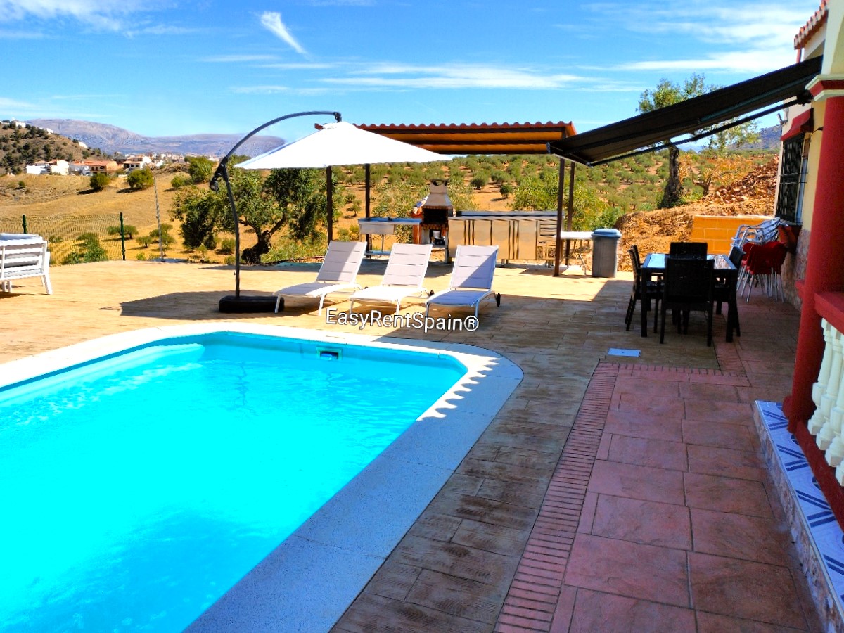 LONG TERM RENTAL, Wonderful Villa, swimming pool, barbecue area and ample parking, very close to Álora.