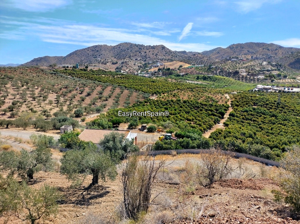 LONG TERM RENTAL, Wonderful Villa, swimming pool, barbecue area and ample parking, very close to Álora.